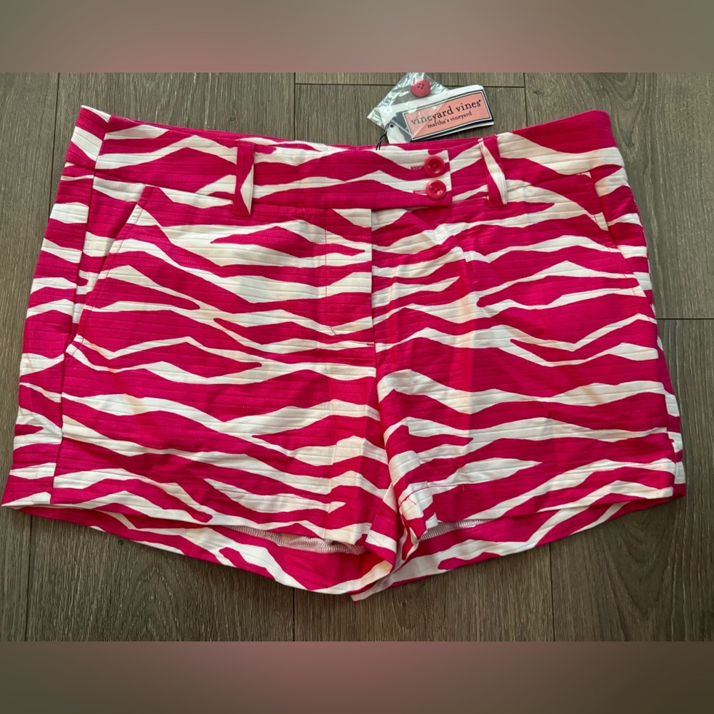 NWT vineyard vines breaking waves shorts